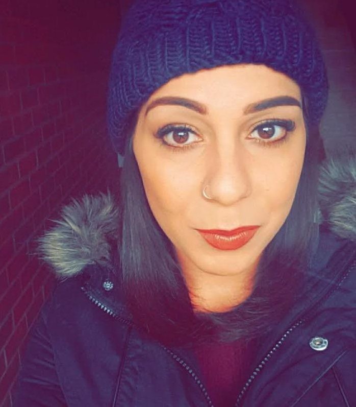 25-летняя жительница Великобритании Лейла Килэни перед пятничной вечеринкой решила прихорошиться и удлинить ресницы в салоне аллергия, до и после, наращивание ресниц