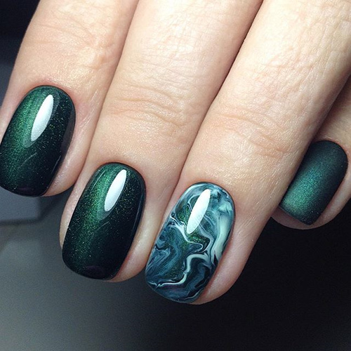 Dark Green Smoky Nail Design