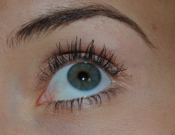 Достойная замена люксу - серая тушь для ресниц Make Up Factory All In One Mascara #2 Grey