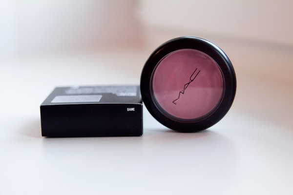 Румяна MAC powder blush (цвет dame)