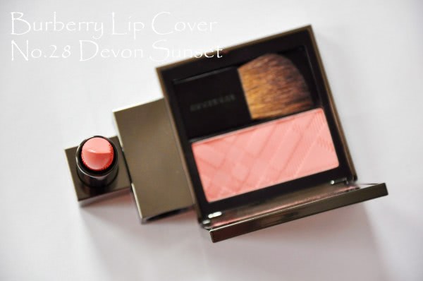 Лососевый дуэт: Burberry Soft Satin Lipstick Lip Cover No.28 Devon Sunset и Burberry Light Glow Natural Blush No.05 Blossom Blush