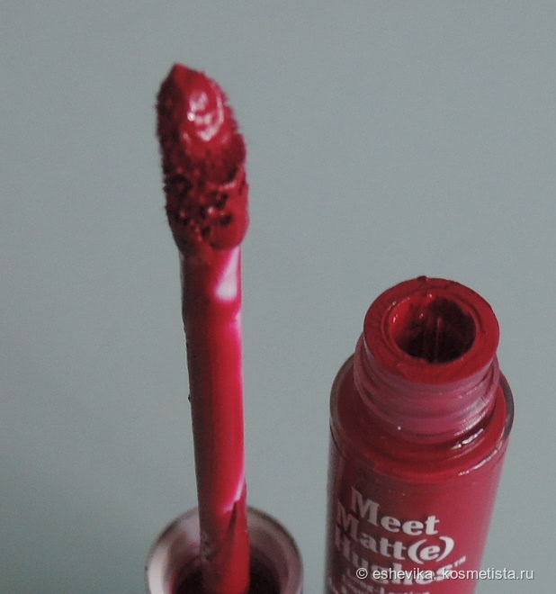 Стойкая жидкая губная помада The Balm Meet Matt(e) Hughes Long Lasting Liquid Lipstick в оттенке Dedicated