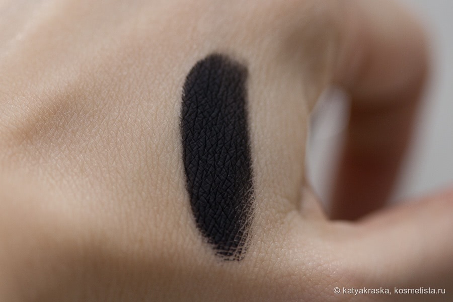 Водостойкая подводка-тени Make Up For Ever и проработка межресничного пространства в макияже глаз с нависшим веком