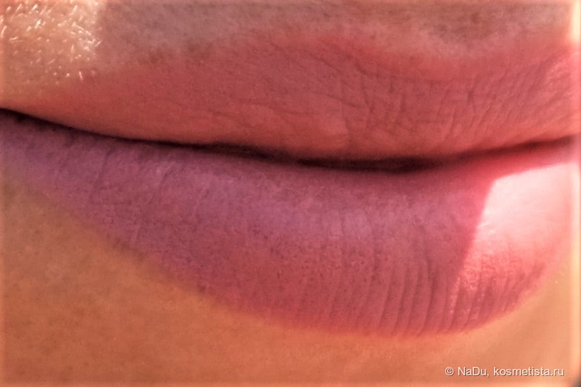 Burberry. Бархатная жидкая помада для губ Liquid Lip Velvet 9 Fawn Rose