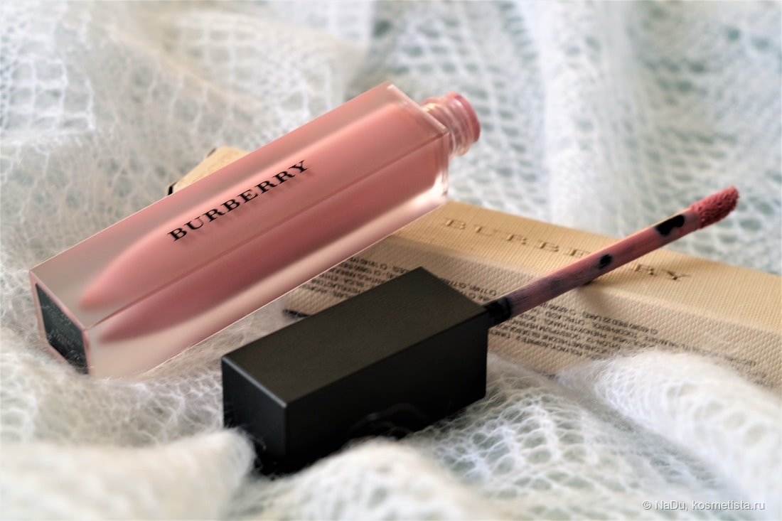 Burberry. Бархатная жидкая помада для губ Liquid Lip Velvet 9 Fawn Rose