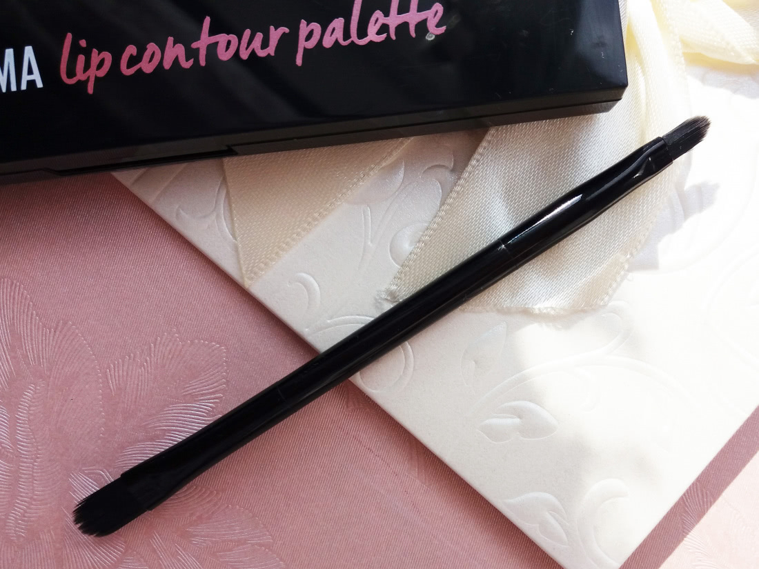 Палетка для контурирования губ от Maybelline Color Drama lip contour palette в нюдовых оттенках
