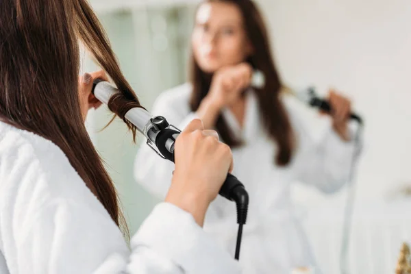 Cropped Shot Brunette Girl Bathrobe Using Hair Curler Mirror Bathroom — стоковое фото